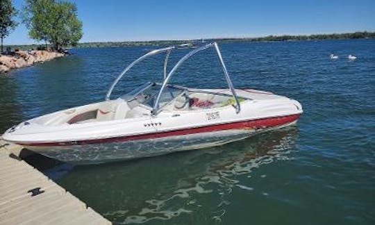 Bote de esquí Bayliner de 18 pies para 8 personas con portaequipajes en Denver, Colorado