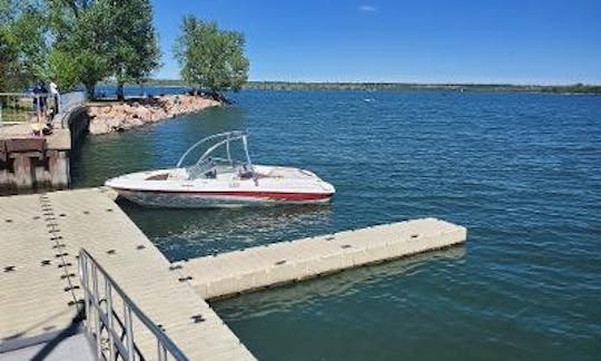 Bote de esquí Bayliner de 18 pies para 8 personas con portaequipajes en Denver, Colorado