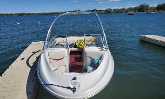 Bote de esquí Bayliner de 18 pies para 8 personas con portaequipajes en Denver, Colorado