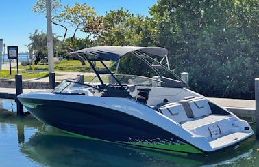 27' Yamaha 2021 Super Powerboat In Miami Beach, Florida!