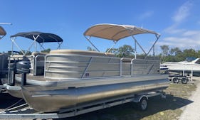 22' Sweetwater Pontoon Lounger for Rent on Tampa Bay!