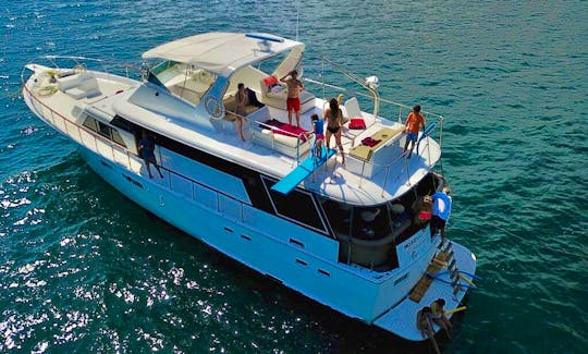 80ft Private Yacht for 40 passengers for rent Acapulco, Mexico.