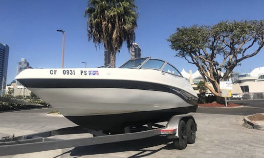 Dê uma volta na lancha! Ótimo sistema de som de 19' Bow-Rider Speedboat