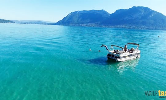 Lounge Boat with pilot rental in Annecy