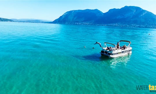 Lounge Boat with pilot rental in Annecy