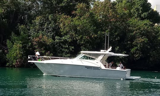 Increíble yate a motor Tiara de 42 pies para alquilar en Punta Cana