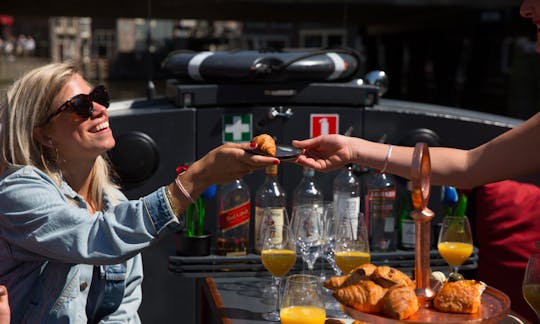 20-28 persons: 'Sunshine Canal Boat' in Amsterdam, Netherlands (100% electric)