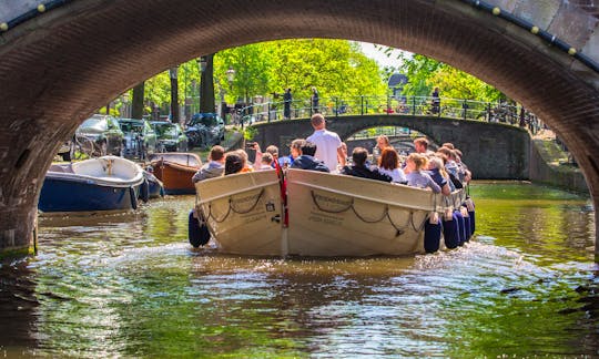 35-43 persons: 'Damrak Gin Hal Canal Boat' in Amsterdam, Netherlands (100% electric)