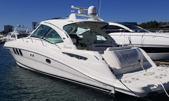 Captained 51' Sea Ray Sundancer Luxury Yacht in Chicago, Illinois