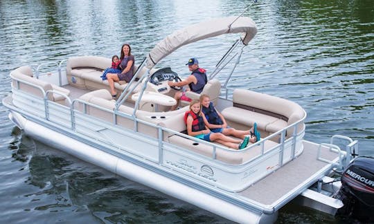 Charter this 22' Sun Tracker DLX Pontoon on Lake Lewisville - With Captain