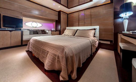 Luxury yacht 75feet - Available for exclusive cruises in DUBAI