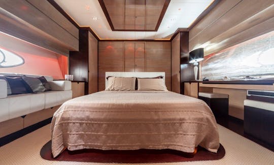 Luxury yacht 75feet - Available for exclusive cruises in DUBAI