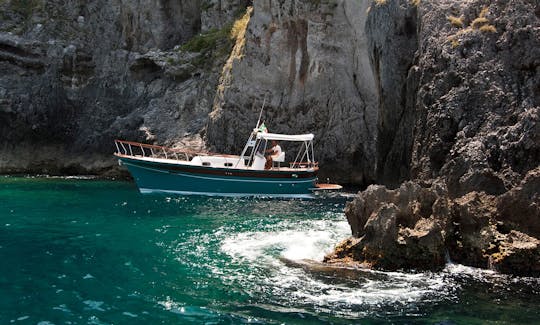 Iate a motor Charter Aprea32 em Positano, Itália