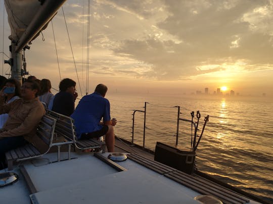NAVEGUE A BORDO DO “RED WITCH III” — O IRMÃOZINHO TALL SHIP RED WITCH DE Kenosha