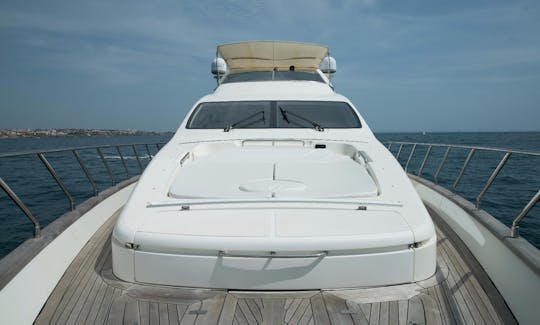 ¡Azimut 80 quilates! ¡Reserve este fantástico yate para usted y su familia en Vilamoura, Cascais o Lisboa!