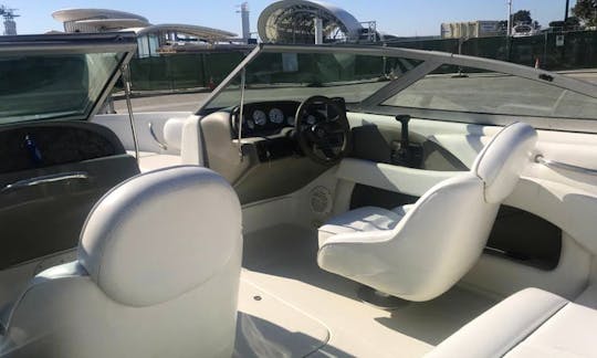Dê uma volta na lancha! Ótimo sistema de som de 19' Bow-Rider Speedboat