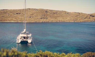 Alquiler de catamarán de crucero Crewed Lagoon 52 Prem en Lavrio, Grecia