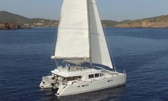 Crewed Charter Lagoon 560 Cruising Catamaran in Lavrion, Greece