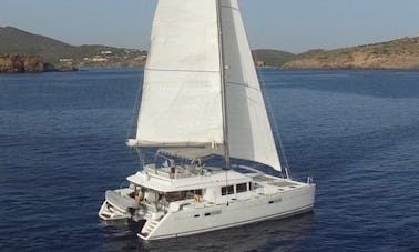 Catamarán de crucero Lagoon 560 de alquiler con tripulación en Lavrion, Grecia