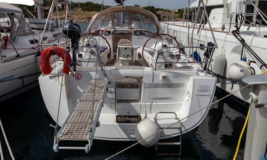 Oceanis 43 Family Sailing Yacht Charter in Lavrio, Greece