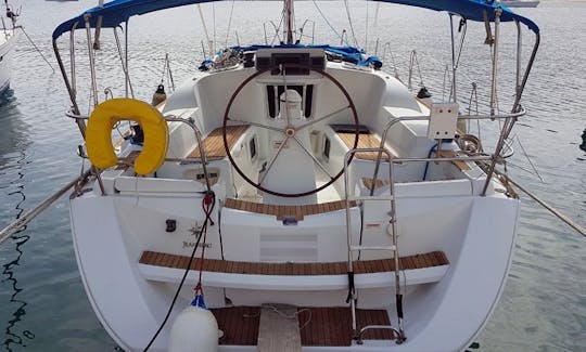 Charter Sun Odyssey 36i Sailboat With 29 Hp Engine In Lavrio, Greece