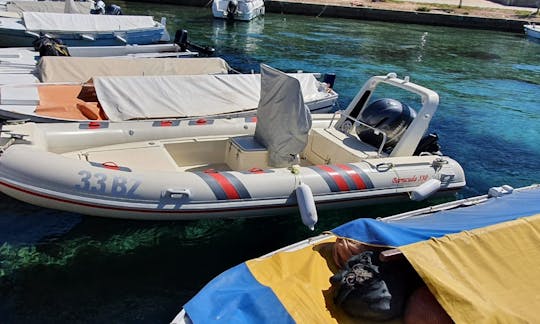 ¡Bote inflable Barracuda 530 en Sali, Croacia!