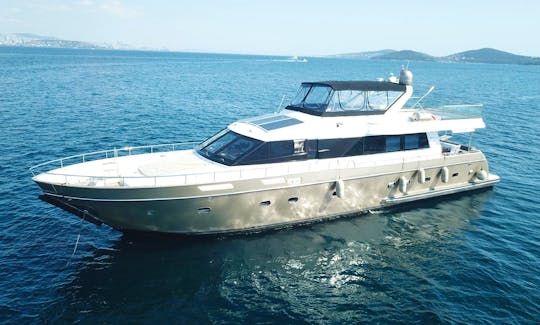 Luxury 88' Motor Yacht Charter in İstanbul, Turkey