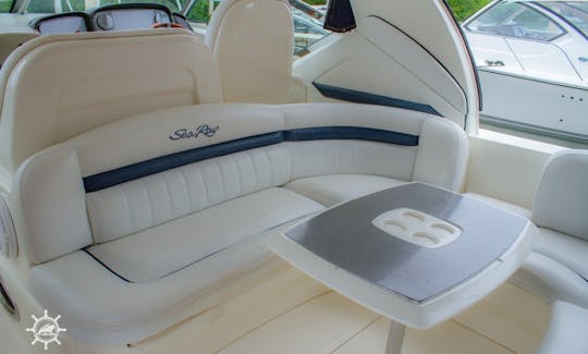 Yacht à moteur Sea Ray de 40 pieds à Cancún pour 12 personnes