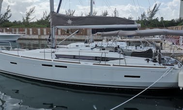 Sailboat Oddissey 45 navegando de lujo en Cancún, México