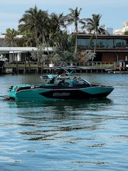 ¡La experiencia de Wakesurf en Miami con Malibu 26LSV Bowrider!