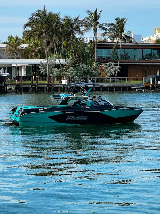 The Miami Wakesurf Experience with Malibu 26LSV Bowrider!
