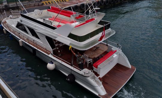 12 Person Motor Yacht for 12 People in İstanbul, Turkey!