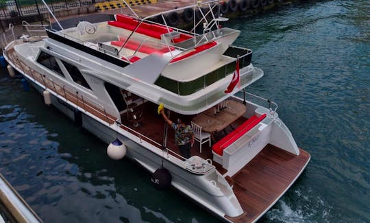 15 Person Motor Yacht for 15 People in İstanbul, Turkey!