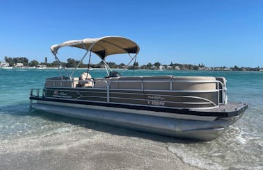 Beautiful 2020 Suntracker 24' DLX Party Barge in Naples / Marco Island