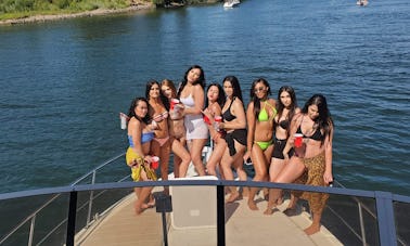 41 ft Carver Luxury Yacht for Charter in Stockton CA