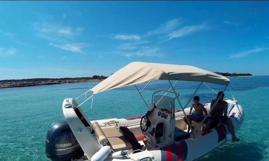 ¡Bote inflable Barracuda 530 en Sali, Croacia!