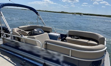 Suntracker Party Barge!! Lounge On the Water Pontoon Boat!