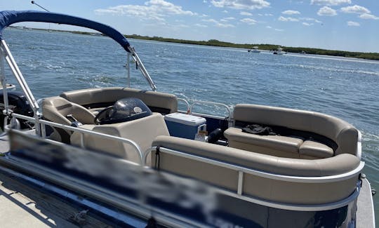 Suntracker Party Barge!! Lounge On the Water Pontoon Boat!