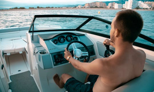 Drive A Sea Ray 270 Powerboat In Roses