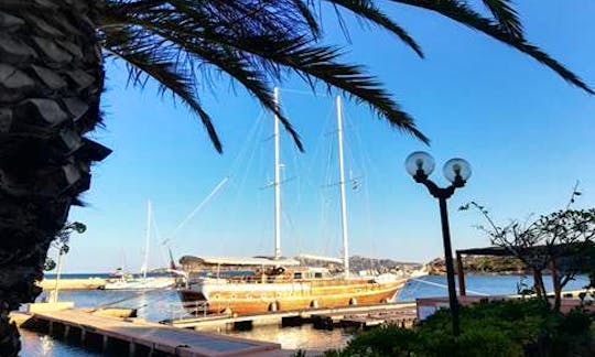 Luxury Crewed Yacht Charter in Bosa, Sardegna