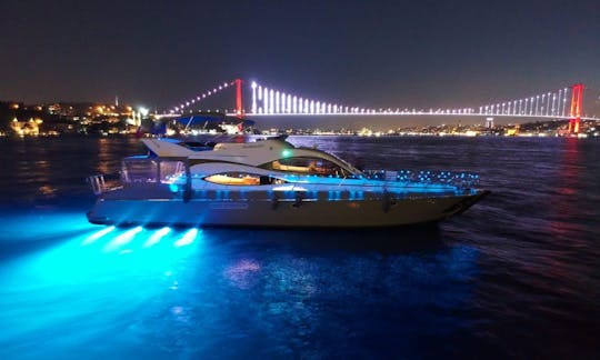トルコ、イスタンブールの美しいヨットのレンタル