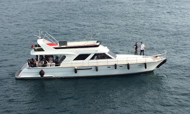 Yacht à moteur pour 12 personnes à Istanbul, en Turquie !