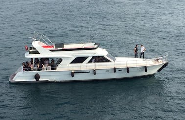 12 Person Motor Yacht for 12 People in İstanbul, Turkey!