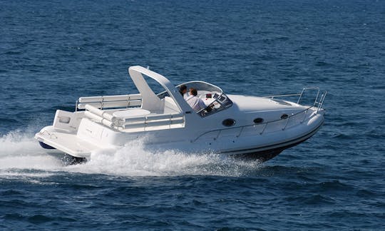 Lancha motora Mostro Cabin de 33 pies con dos Mercruiser de 300 CV en Atenas, Grecia