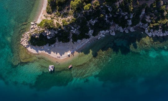 Lancha motora Mostro Cabin de 33 pies con dos Mercruiser de 300 CV en Atenas, Grecia