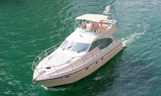 Luxury Yacht Charter in Dubai holds up to 10 people