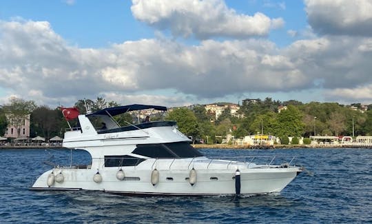 Spacious and Cozy Yacht Charter that can hold up to 10 people in İstanbul