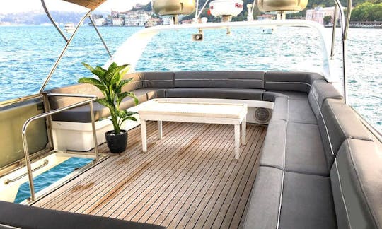 Magnifique yacht à louer à Istanbul, en Turquie pour 18 personnes !