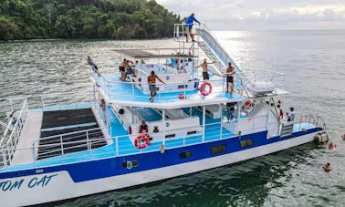 Aventura ecológica compartida en catamarán en Manuel Antonio, Costa Rica