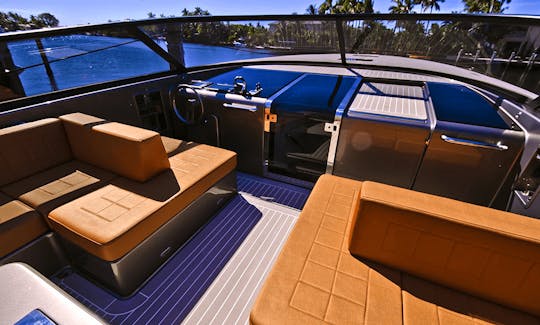 Water Lamborghini – 55′ Vandutch Yacht in Miami, Florida!
